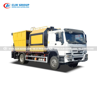 Sinotruk HOWO 4x2 Synchronous Chip Sealer with PLC Control and Large Insulated Asphalt Tank for Durable Pavement Preservation